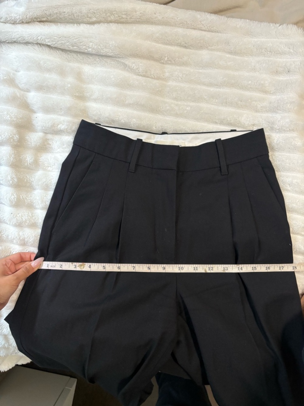 Aritzia Black The Effortless Pant Day Twill, Size 0 - Picture 11 of 16